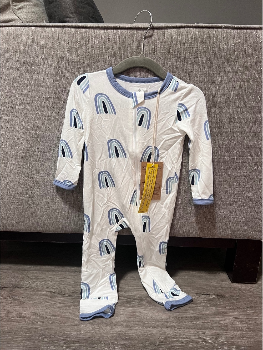 Kyte Baby slate rainbow zippered romper 12-18 months